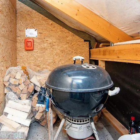 10 Person In Farvang-by Traum * Fårvang